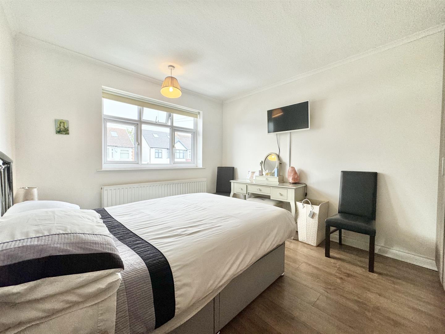 New Park Avenue, Palmers Green